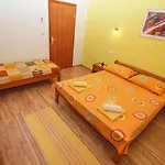 Puharic アパート マカルスカ