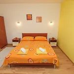 Puharic * マカルスカ