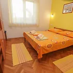 Puharic マカルスカ